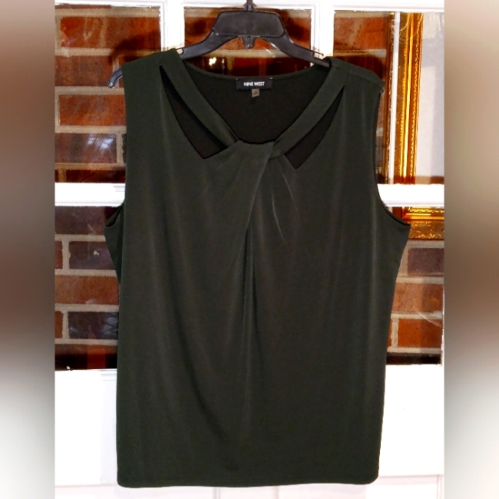 Nine West Tank top with criss cross neck. Beautiful Dark Green size 2X